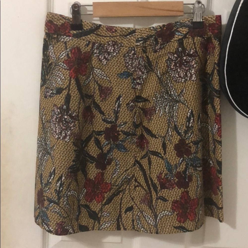 NWOT Floral mustard yellow/ tan skirt Zara sizeM.